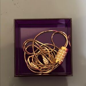 Luxurious Gold Necklace with Crystal Detailing